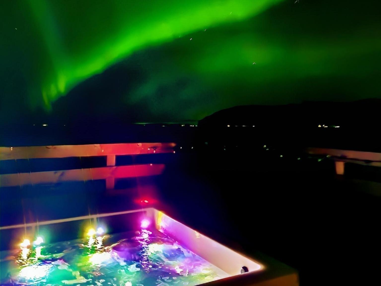 Green Farm Stay With Private Hot Tub Hvolsvöllur Exteriör bild